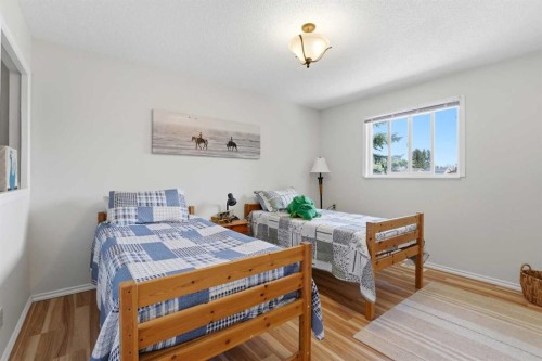 35 Ray Avenue, Red Deer, AB - Indoor Photo Showing Bedroom