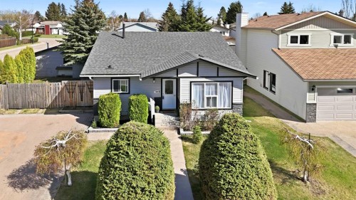35 Ray Avenue  Red Deer, AB T4P 3B9
