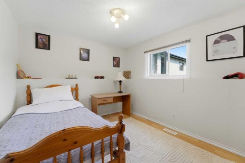 35 Ray Avenue, Red Deer, AB - Indoor Photo Showing Bedroom
