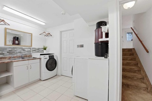 35 Ray Avenue, Red Deer, AB - Indoor Photo Showing Laundry Room