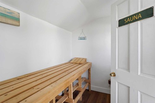35 Ray Avenue, Red Deer, AB - Indoor Photo Showing Other Room