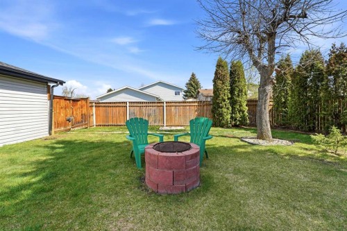 35 Ray Avenue, Red Deer, AB - Outdoor
