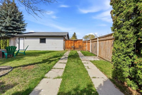 35 Ray Avenue, Red Deer, AB - Outdoor