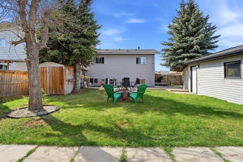 35 Ray Avenue, Red Deer, AB - Outdoor