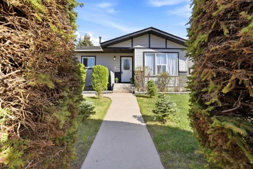 35 Ray Avenue, Red Deer, AB - Outdoor