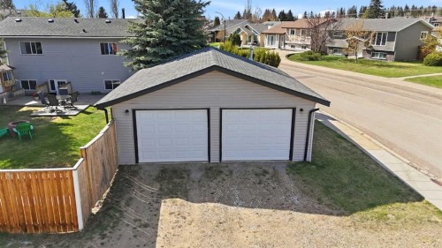35 Ray Avenue, Red Deer, AB - Outdoor
