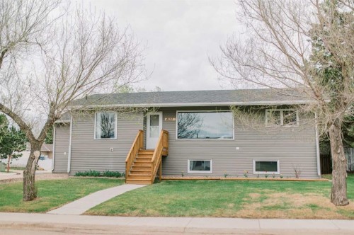 4113 63 Street  Stettler, AB T4K 1E8