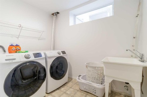 5509 Panorama Drive, Blackfalds, AB - Indoor Photo Showing Laundry Room