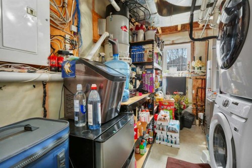 149 Bowman Circle, Sylvan Lake, AB - Indoor Photo Showing Laundry Room