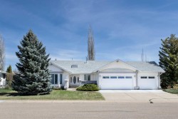 5949 45 Street Crescent Innisfail, AB T4G 1L4