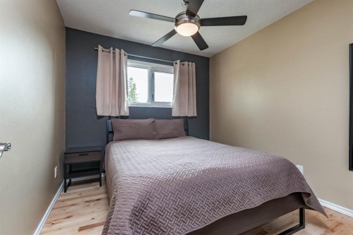 10812 52 Avenue Nw, Edmonton, AB - Indoor Photo Showing Bedroom