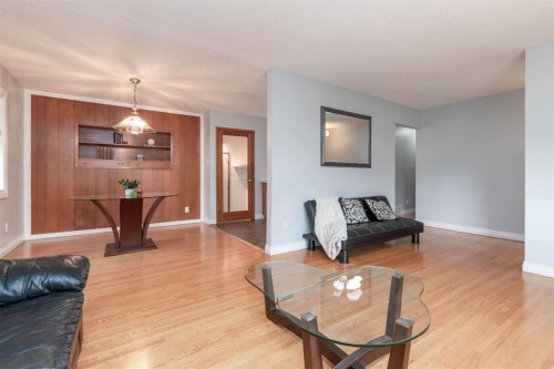 10812 52 Avenue Nw, Edmonton, AB - Indoor Photo Showing Living Room