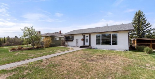 4904 58 Street  Camrose, AB T4V 2G4
