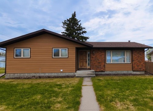 5411 51 Avenue  Rocky Mountain House, AB T4T 1E8