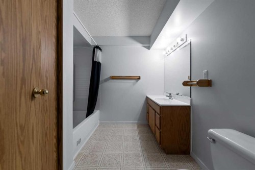 4319 54 Avenue, Tofield, AB - Indoor Photo Showing Bathroom
