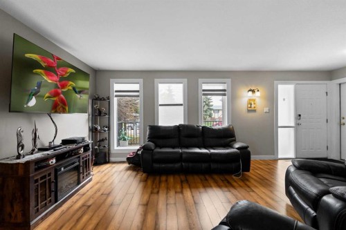 4319 54 Avenue, Tofield, AB - Indoor Photo Showing Living Room