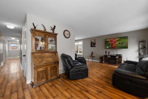 4319 54 Avenue, Tofield, AB - Indoor Photo Showing Living Room