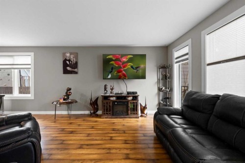 4319 54 Avenue, Tofield, AB - Indoor Photo Showing Living Room
