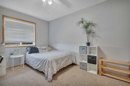 4344 60A Avenue Crescent, Innisfail, AB - Indoor Photo Showing Bedroom