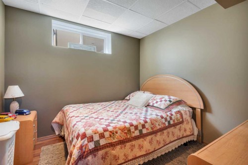 4344 60A Avenue Crescent, Innisfail, AB - Indoor Photo Showing Bedroom