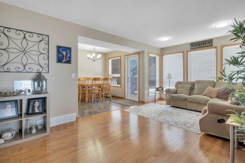 4344 60A Avenue Crescent, Innisfail, AB - Indoor Photo Showing Living Room