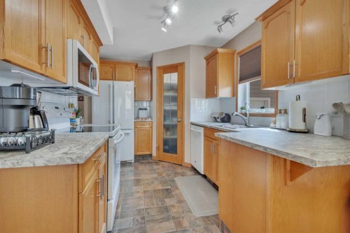4344 60A Avenue Crescent, Innisfail, AB - Indoor Photo Showing Kitchen