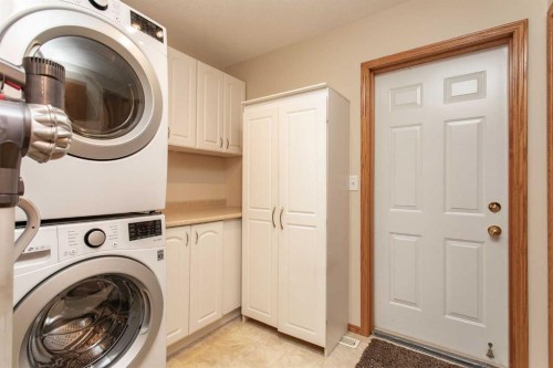 4908 55 Street, Alix, AB - Indoor Photo Showing Laundry Room
