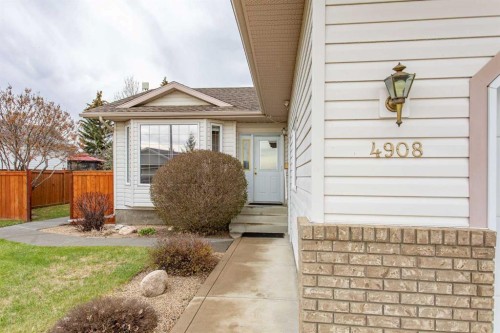 4908 55 Street, Alix, AB - Outdoor