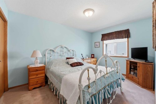 74 Donnelly Crescent, Red Deer, AB - Indoor Photo Showing Bedroom