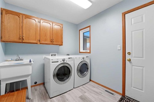 74 Donnelly Crescent, Red Deer, AB - Indoor Photo Showing Laundry Room