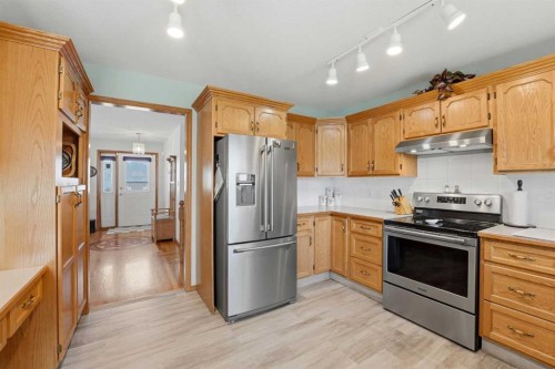 74 Donnelly Crescent, Red Deer, AB - Indoor Photo Showing Kitchen