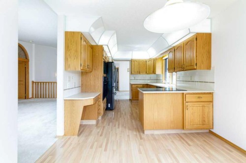 11-4700 Fountain Drive, Red Deer, AB - Indoor Photo Showing Kitchen
