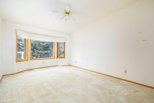 11-4700 Fountain Drive, Red Deer, AB - Indoor Photo Showing Other Room