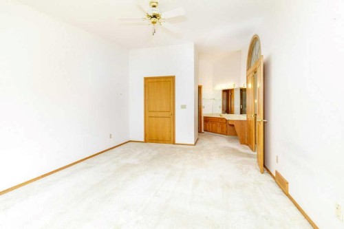 11-4700 Fountain Drive, Red Deer, AB - Indoor Photo Showing Other Room