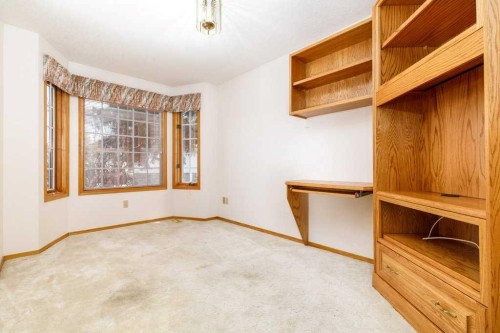 11-4700 Fountain Drive, Red Deer, AB - Indoor Photo Showing Other Room