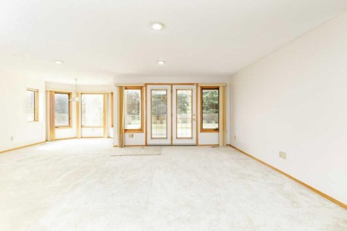 11-4700 Fountain Drive, Red Deer, AB - Indoor Photo Showing Other Room