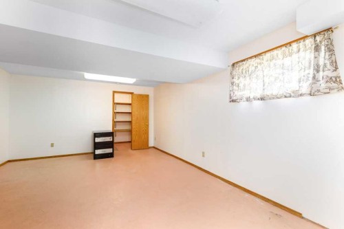 11-4700 Fountain Drive, Red Deer, AB - Indoor Photo Showing Other Room