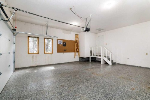 11-4700 Fountain Drive, Red Deer, AB - Indoor Photo Showing Garage