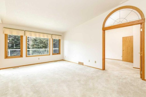 11-4700 Fountain Drive, Red Deer, AB - Indoor Photo Showing Other Room