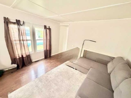 4808 54 Street, Amisk, AB - Indoor