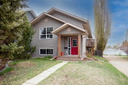 56 Country Ridge Close  Lacombe, AB T4L 2H1