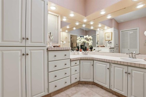 3520 Spruce Drive, Red Deer, AB - Indoor Photo Showing Bathroom