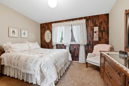 3520 Spruce Drive, Red Deer, AB - Indoor Photo Showing Bedroom