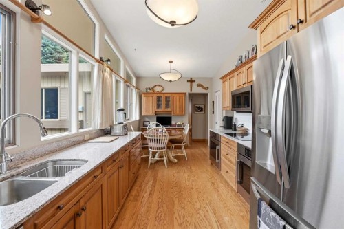 3520 Spruce Drive, Red Deer, AB - Indoor Photo Showing Kitchen With Double Sink With Upgraded Kitchen