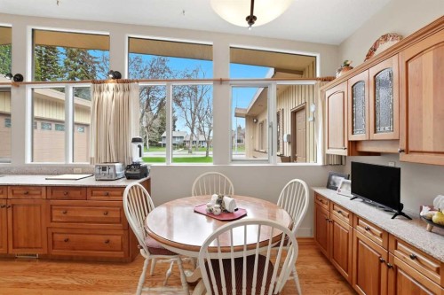 3520 Spruce Drive, Red Deer, AB - Indoor Photo Showing Dining Room
