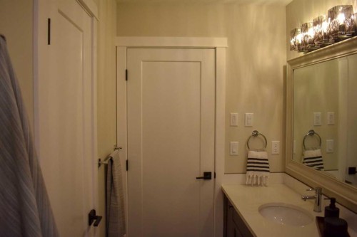 15 Vanson Close, Sylvan Lake, AB - Indoor Photo Showing Bathroom