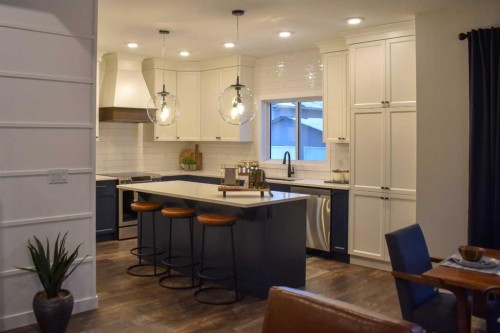15 Vanson Close, Sylvan Lake, AB - Indoor Photo Showing Kitchen With Upgraded Kitchen