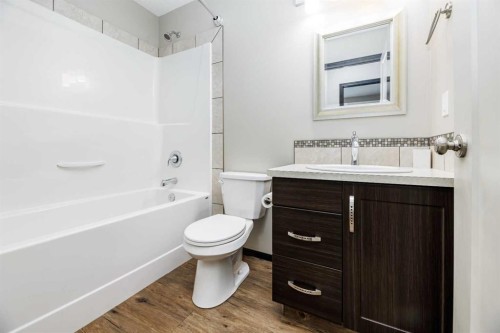 52 Vancouver Crescent, Red Deer, AB - Indoor Photo Showing Bathroom