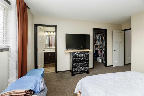 52 Vancouver Crescent, Red Deer, AB - Indoor Photo Showing Bedroom