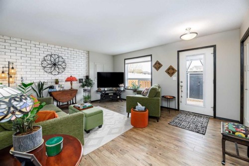 52 Vancouver Crescent, Red Deer, AB - Indoor Photo Showing Living Room
